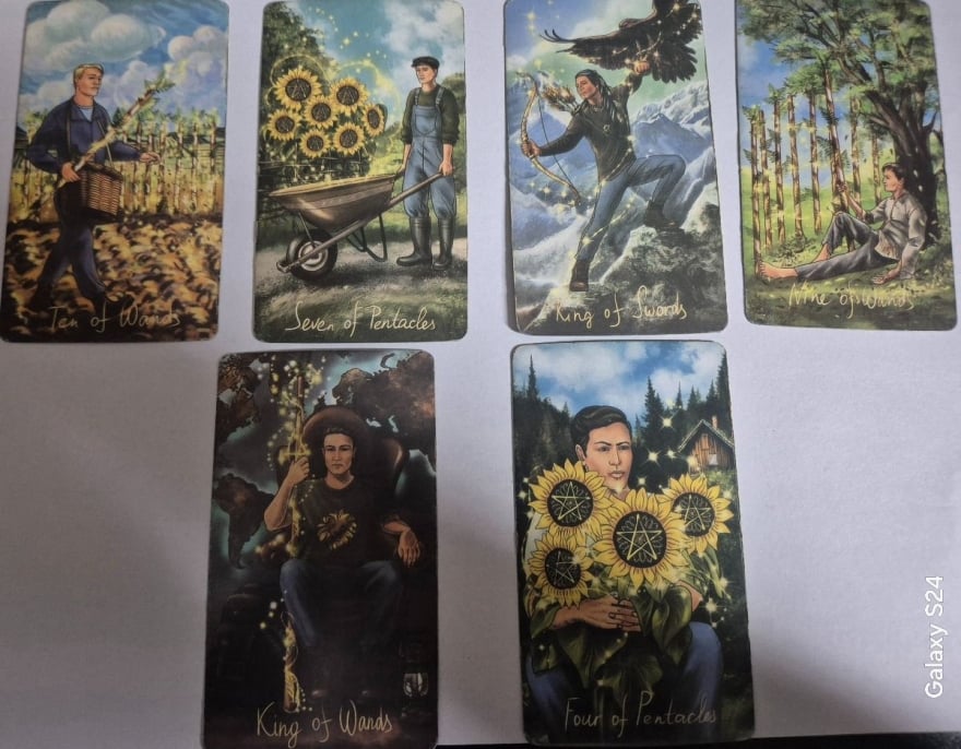 Collective tarot reading about love life. - tarot reading by monica Da silva